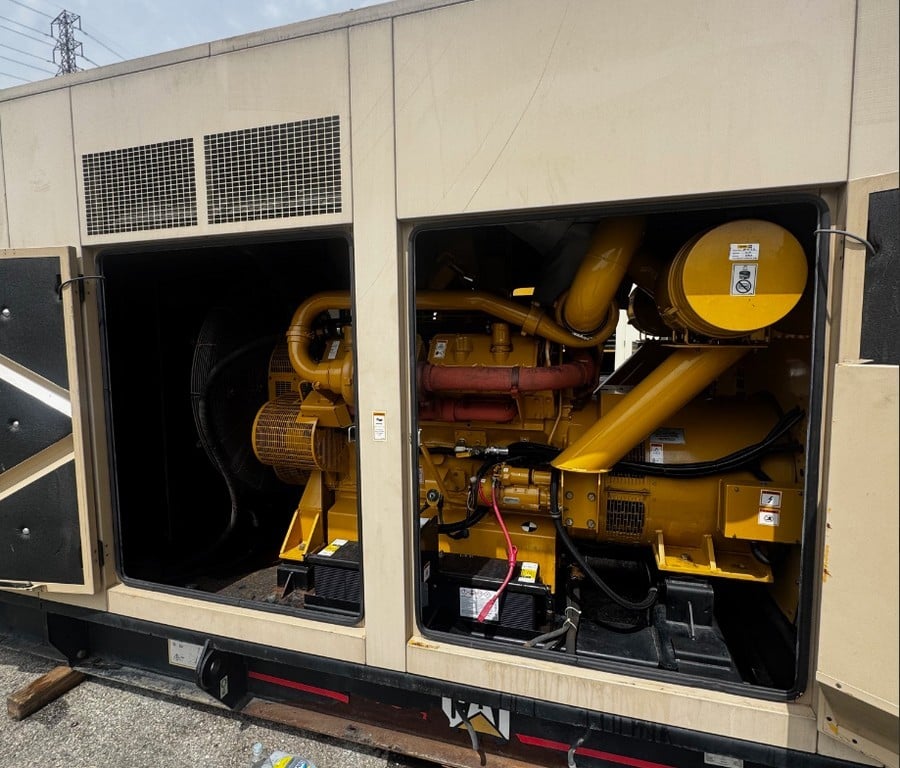 800 KW Caterpillar #3412C, diesel generator set, 251 hours, sound attenuated enclosure, EMCP 2+, 277/480 - Image 3