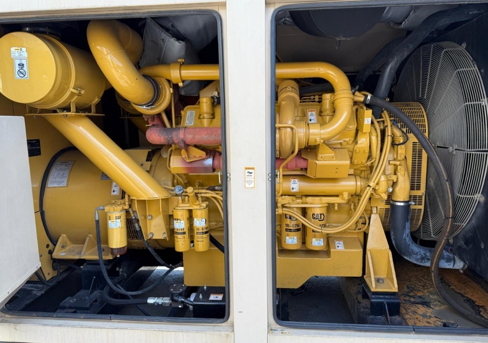800 KW Caterpillar #3412C, diesel generator set, 251 hours, sound attenuated enclosure, EMCP 2+, 277/480 - Image 6