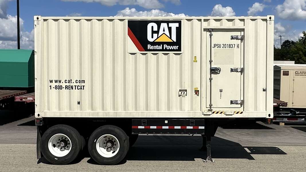 500 KW Caterpillar #XQ570, diesel generator set, multi-volt, 2011 hours, 779 HP @ 1800 RPM, C18 engine, EPA - Image 1