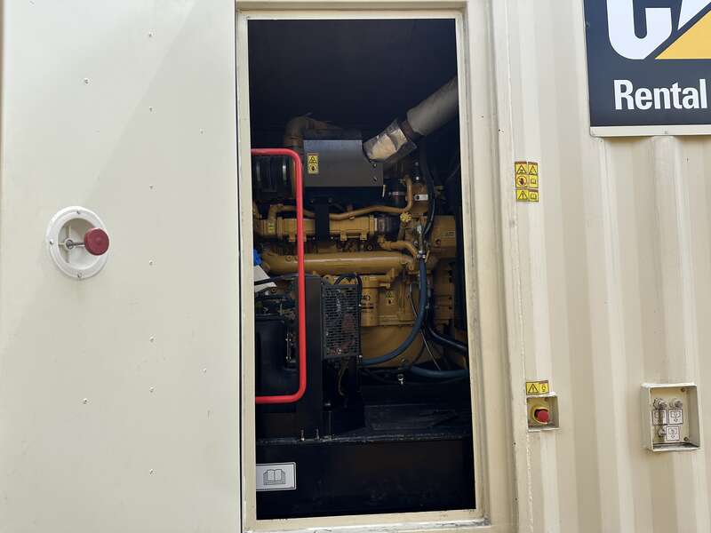 500 KW Caterpillar #XQ570, diesel generator set, multi-volt, 2011 hours, 779 HP @ 1800 RPM, C18 engine, EPA - Image 4