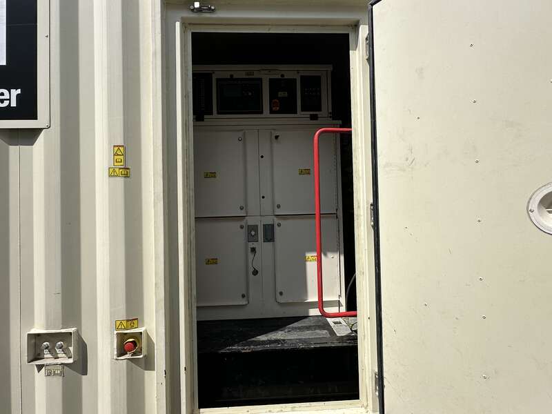 500 KW Caterpillar #XQ570, diesel generator set, multi-volt, 2011 hours, 779 HP @ 1800 RPM, C18 engine, EPA - Image 6