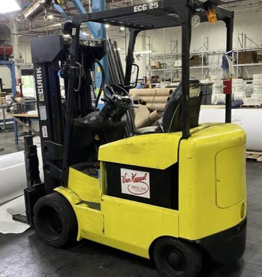 5000 lb. Clark #ECG25, electric forklift - Image 1