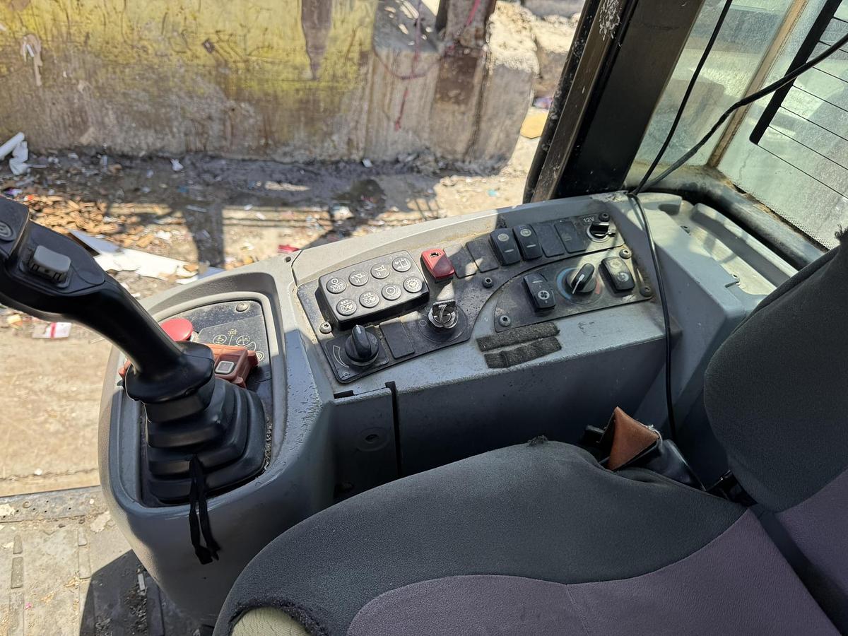 Caterpillar #914K, compact wheel loader - Image 4