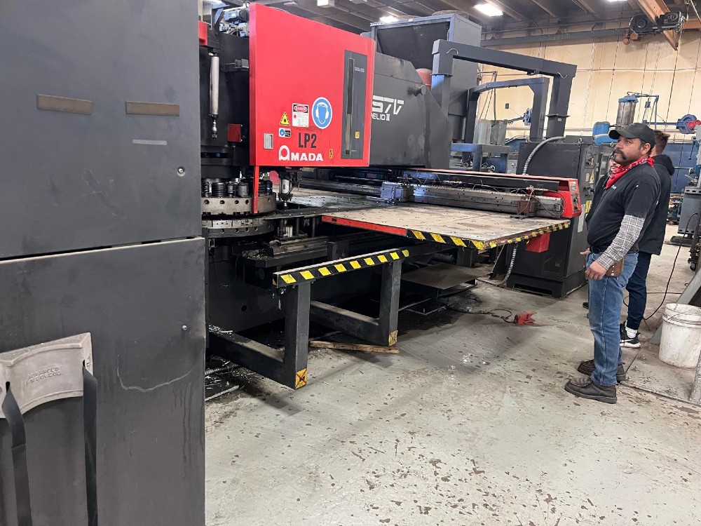 Amada / Apelio #357V, punch / laser combo, 33 tons punching capacity, 2000 watt, Fanuc 16L controller, 50 x - Image 4