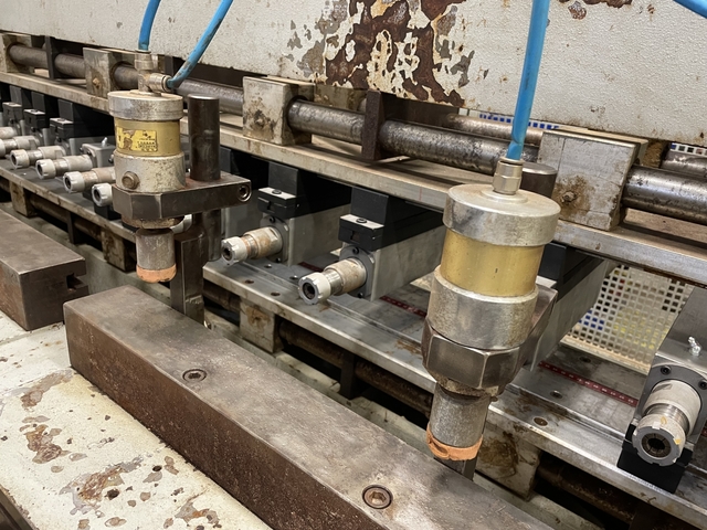Comec #MMS-2000, Horizontal Slot Mortiser, 20-Spindle, 300-400 pcs./hr., 8" width x 87" L Table, (5) 4.0/3 HP - Image 5