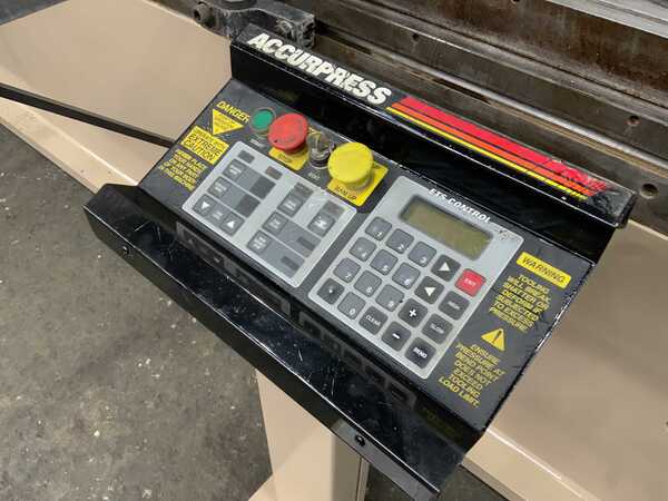 175 Ton, Accurpress #717512, Hydraulic Press Brake, 12' overall Bed & Ram, 10.3' Between Center, 8" Ram - Image 4