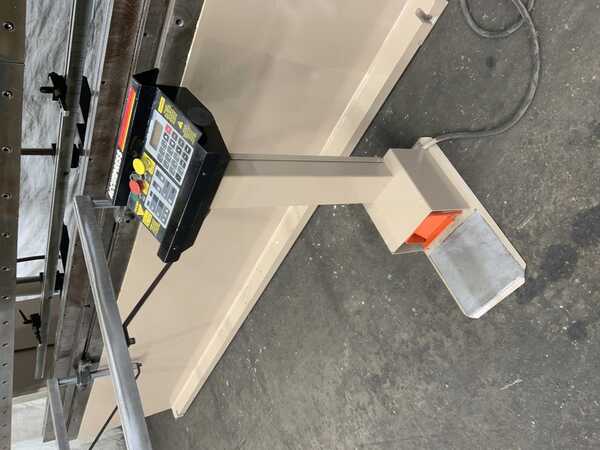 175 Ton, Accurpress #717512, Hydraulic Press Brake, 12' overall Bed & Ram, 10.3' Between Center, 8" Ram - Image 5