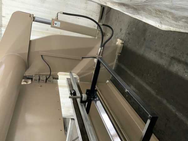 175 Ton, Accurpress #717512, Hydraulic Press Brake, 12' overall Bed & Ram, 10.3' Between Center, 8" Ram - Image 6