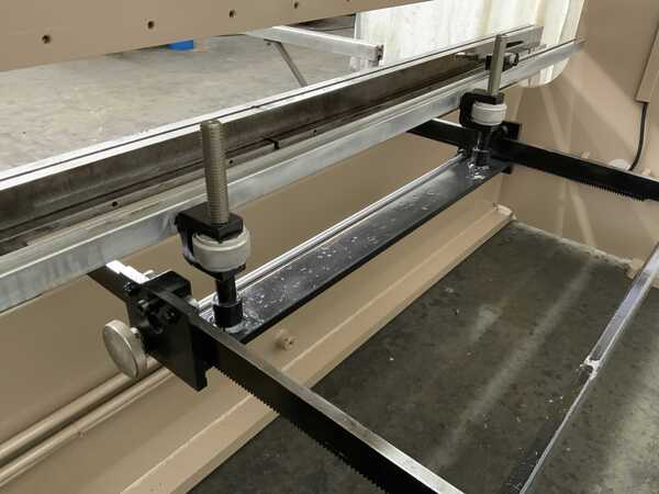 175 Ton, Accurpress #717512, Hydraulic Press Brake, 12' overall Bed & Ram, 10.3' Between Center, 8" Ram - Image 7