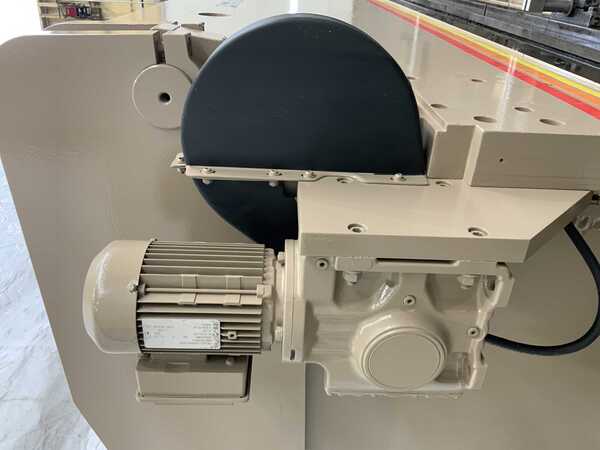 175 Ton, Accurpress #717512, Hydraulic Press Brake, 12' overall Bed & Ram, 10.3' Between Center, 8" Ram - Image 10