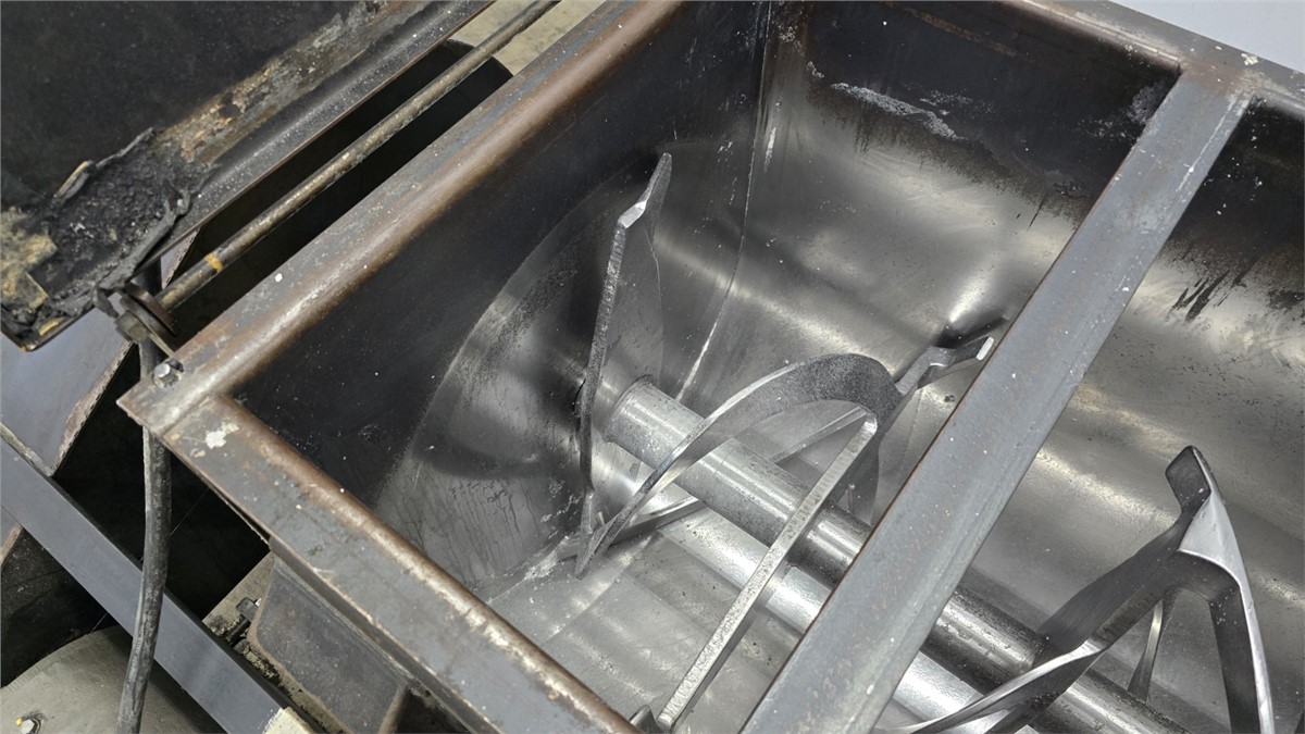 16 cu.ft. Lowe Industries #C-16, Platform Double Ribbon Blender, 3" diameter Mixing Shaft, 1.5" width x 0.5" - Image 7