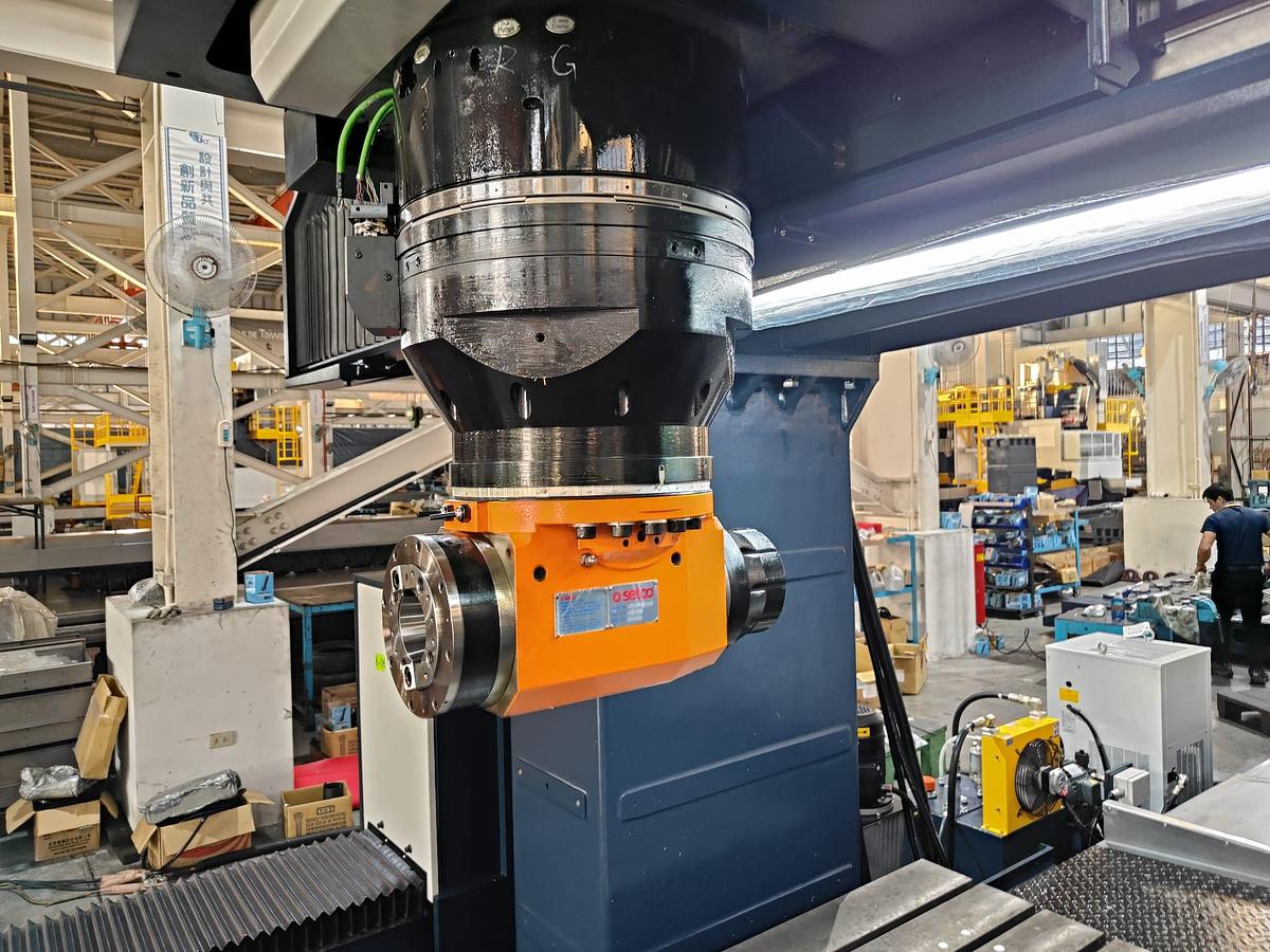 Four Four Star #FD1852, 30 automatic tool changer, 204" X, 70.9" Y, 31.5" Z, 6000 RPM, #50, 197" x59.1" tbl. - Image 2