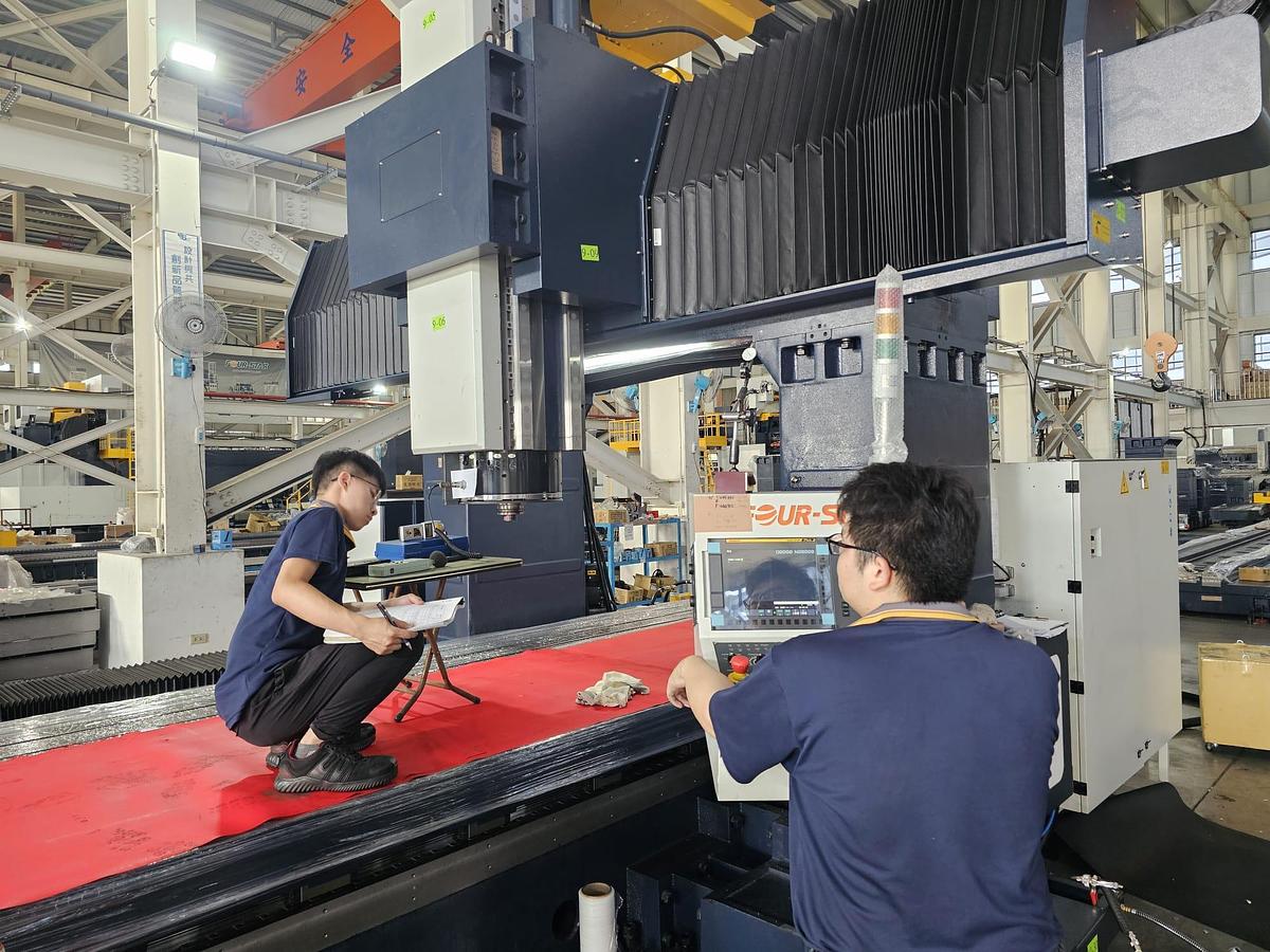 Four Four Star #FD1852, 30 automatic tool changer, 204" X, 70.9" Y, 31.5" Z, 6000 RPM, #50, 197" x59.1" tbl. - Image 3