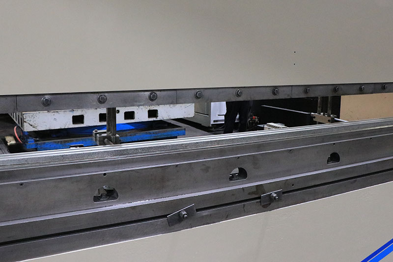 140 Ton, Wysong #MTH-140-144, hydraulic press brake, 12' overall, 62" between housing, 8" stroke, 17" die - Image 4