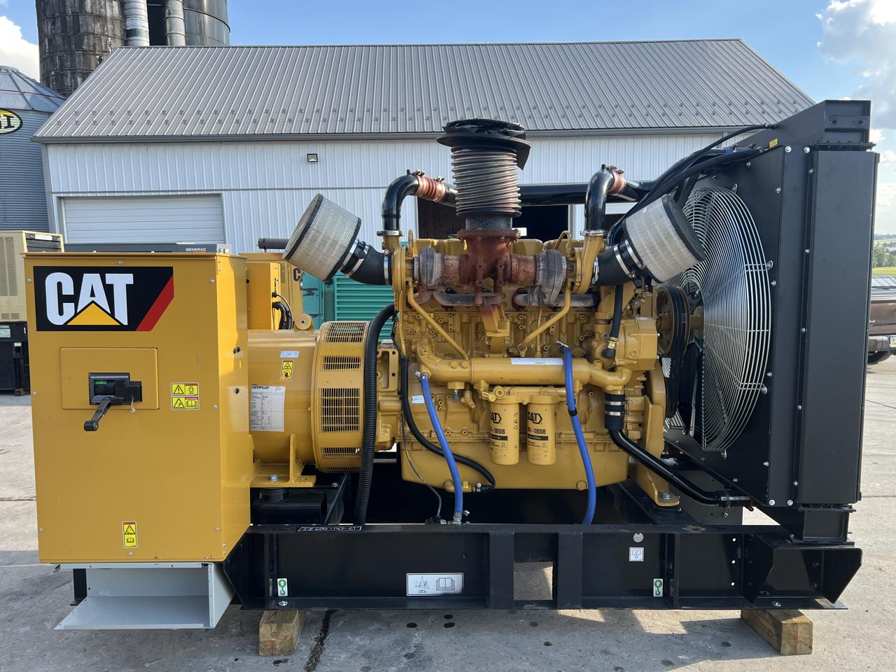 600 KW Caterpillar #C18, diesel generator set, 120/208 Volts, 1/3 hours, 167 hs, EPA Tier 2, open skid - Image 5