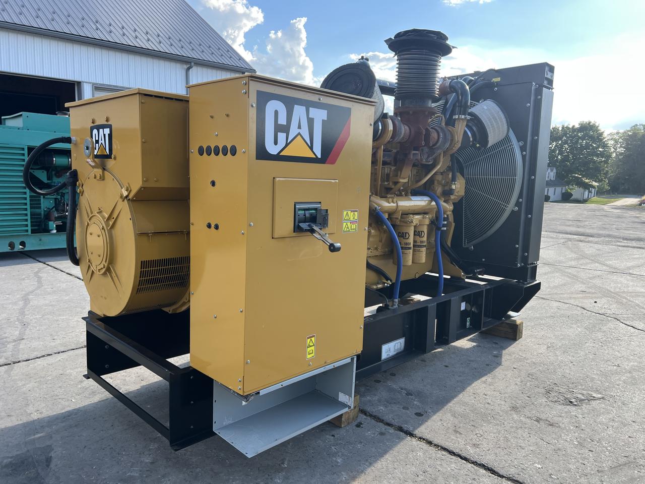 600 KW Caterpillar #C18, diesel generator set, 120/208 Volts, 1/3 hours, 167 hs, EPA Tier 2, open skid - Image 6