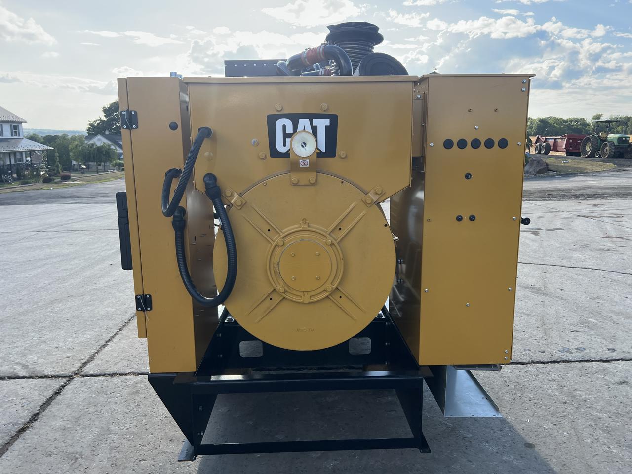 600 KW Caterpillar #C18, diesel generator set, 120/208 Volts, 1/3 hours, 167 hs, EPA Tier 2, open skid - Image 7