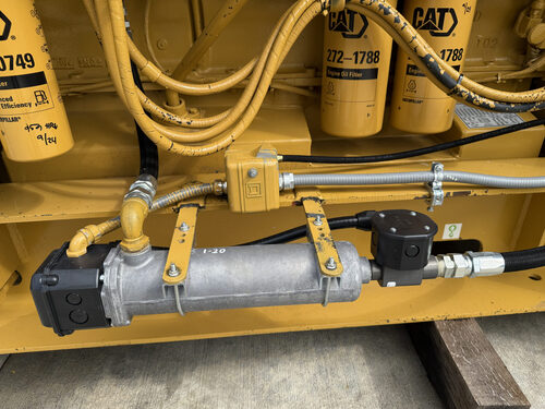 750 KW Caterpillar #3412, diesel generator set, 480 Volts, 3-phase, 1800 RPM, 255 hours, open skid frame, 1998 - Image 3