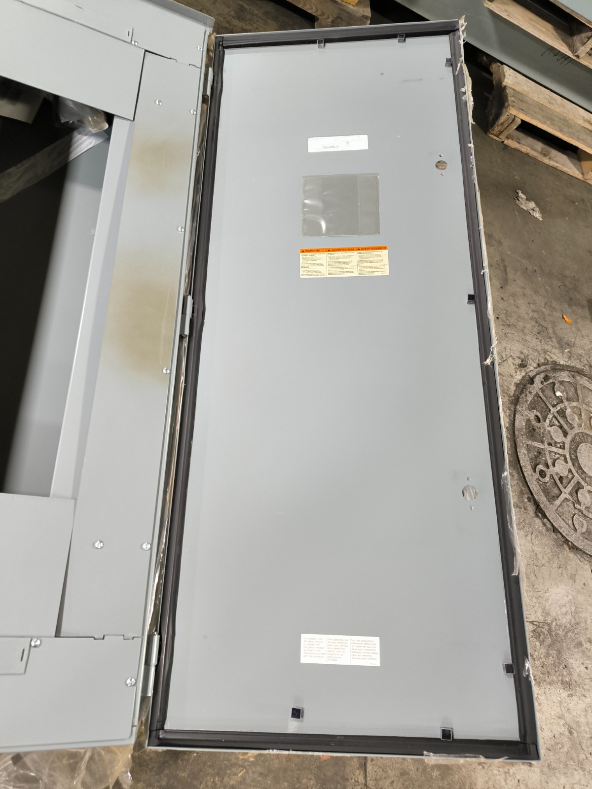 Square D MH53WP, Panelboard Enclosure, Rainproof, 3R Enclosure, 20" W x 53" L x 6" H Size - Image 4