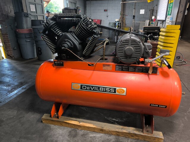 175 psi, DeVilbiss #VAV, Air Compressor, Horizontal, 120 gallon capacity, 15 HP, 230/460 V - Image 1