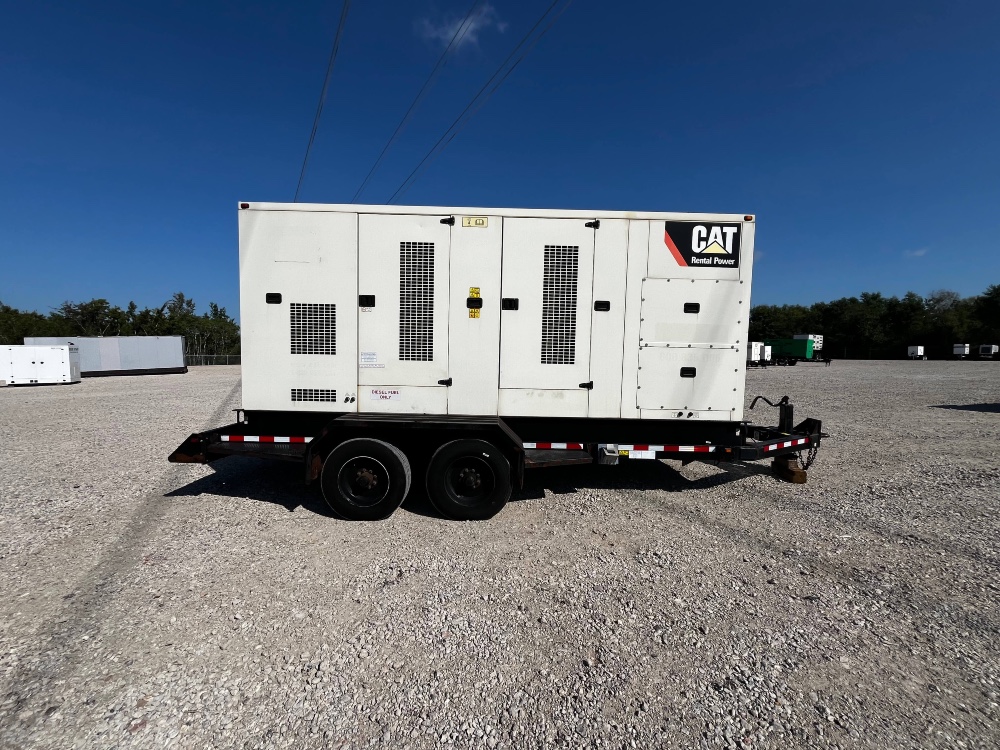 350 KW Caterpillar #XQ350, 277/480 Volts, 5300 hours, trailer mounted, Tier 4i, sound attenuated enclosure - Image 1