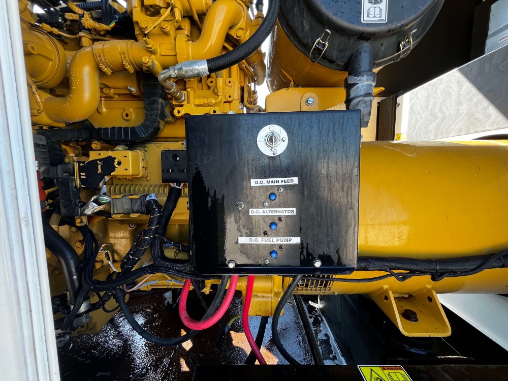 350 KW Caterpillar #XQ350, 277/480 Volts, 5300 hours, trailer mounted, Tier 4i, sound attenuated enclosure - Image 5