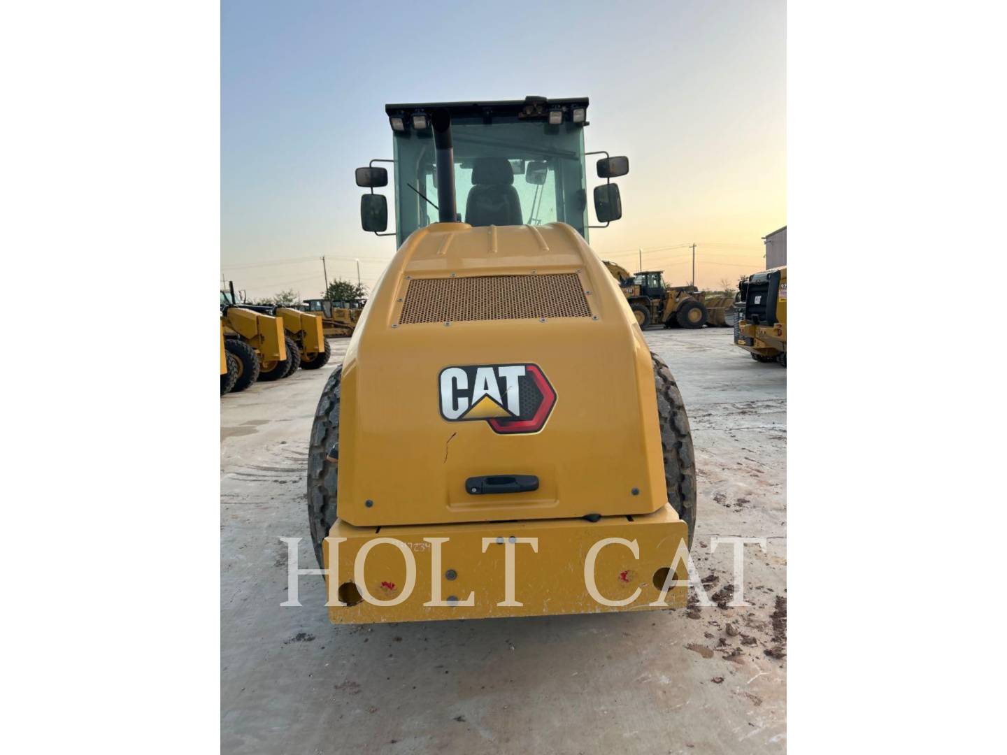 Caterpillar CS56B CAB, Vibratory Single Drum Asphalt, 2276 hours, S/N: S5602075, 2024 - Image 4