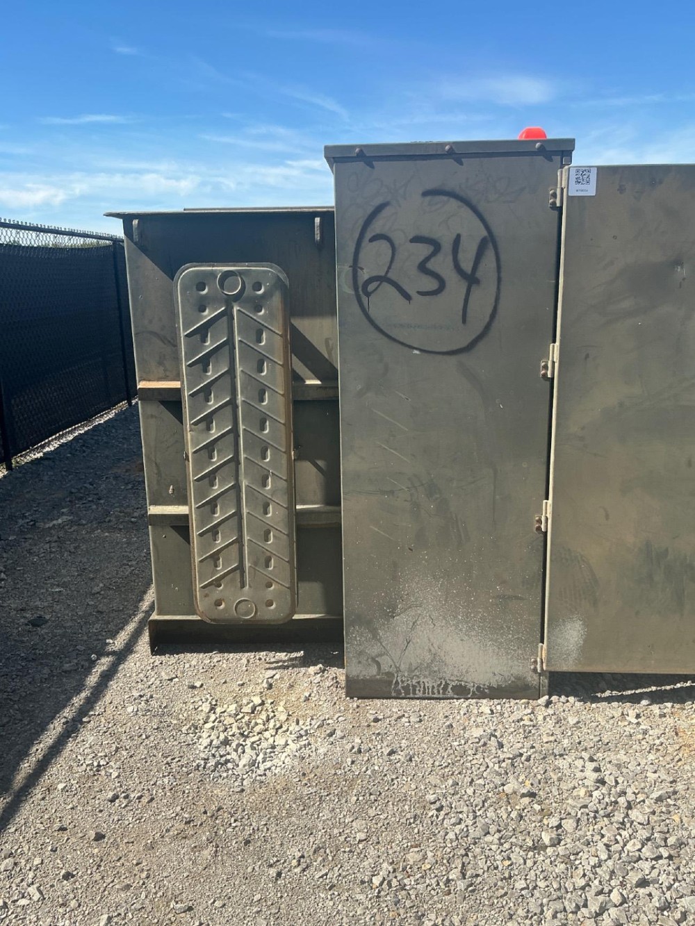 750 KVA 13800GY/7970 Primary, 480Y/277 Secondary, 3 phase, Padmount Transformer - Image 3