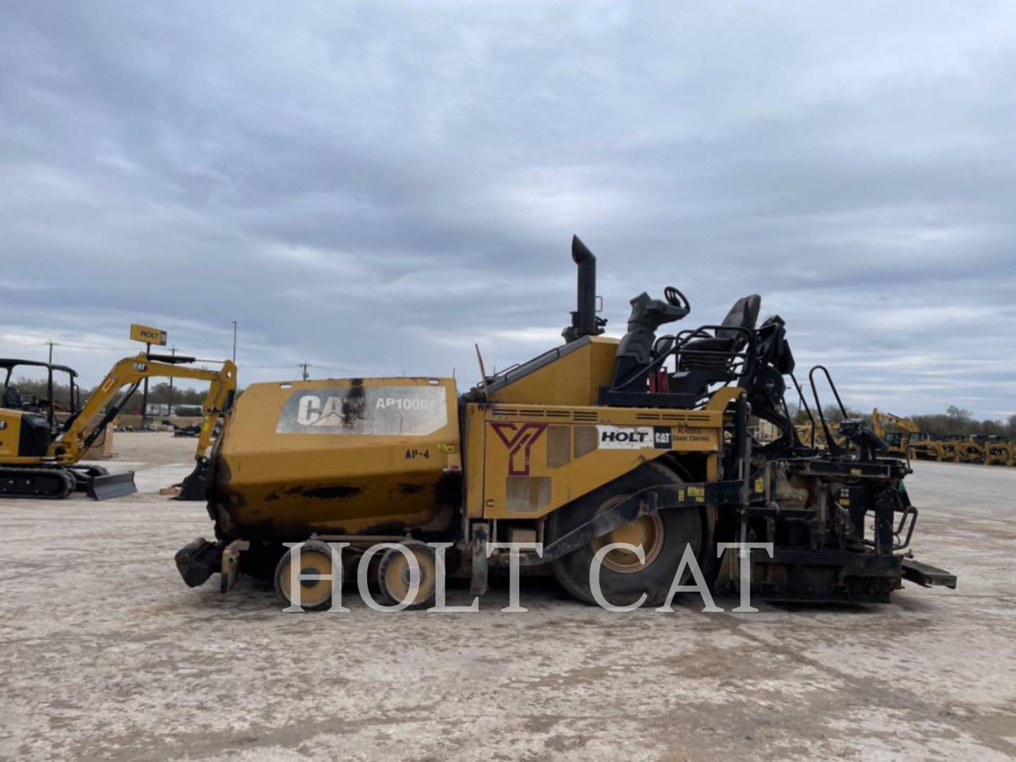 Caterpillar AP1000F, Vibratory Single Drum Asphalt, 8827 hours, S/N: AC400202, 2016 - Image 1