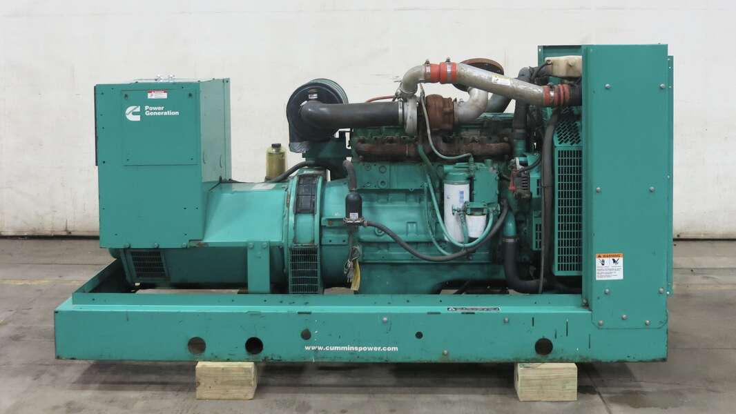 200 KW Cummins #DSHAC, diesel generator set, 277/480 Volts, 81 hours, 364 HP @ 1800 RPM, QSB7-G5 NR3 engine - Image 1