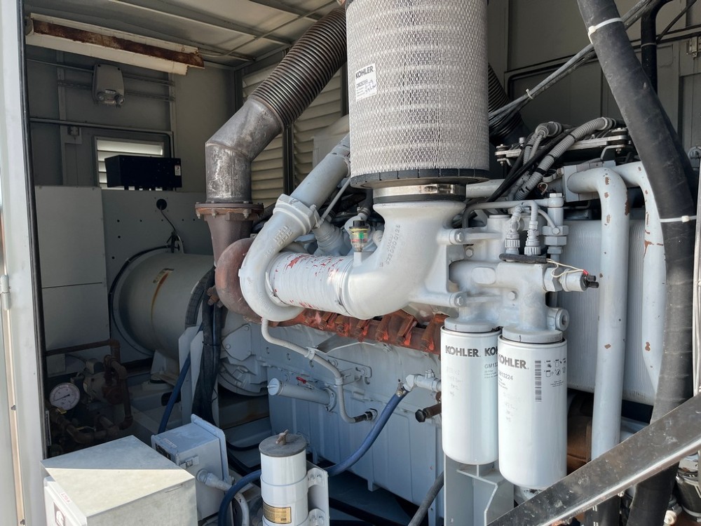 1000 KW MTU #16V2000, 480 Volts, 418 hours, Tier 2, enclosure w/ base tank, 2007 - Image 3