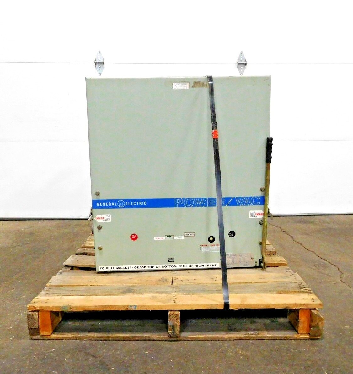 1200 Amps, General Electric, VB-7.2-500-3, Power VAC Circuit Breaker, 8.25 KV, 125 VDC - Image 1