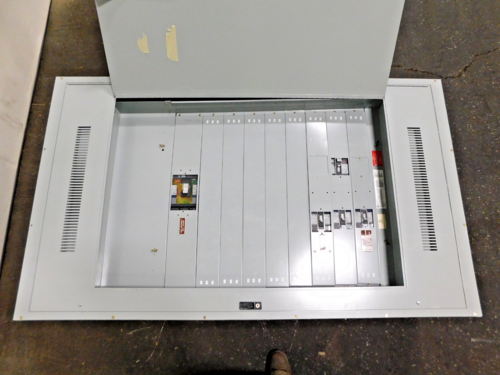 400 Amp. General Electric Spectra Series, Panelboard, 480Y/277 Volts, 3 phase, 4 W, 5 breakers - Image 3