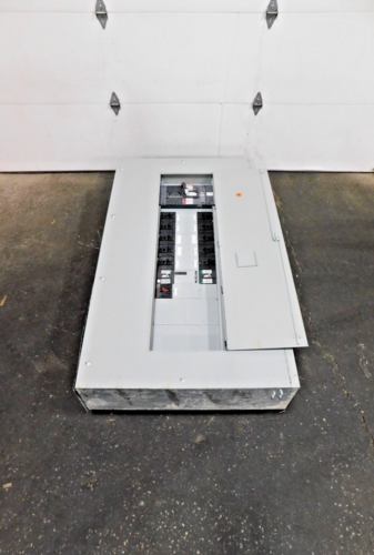 1200 Amp. General Electric CCB/-2, Panelboard, 208/120 V, 3 phase, 4 W, 14 breakers - Image 1
