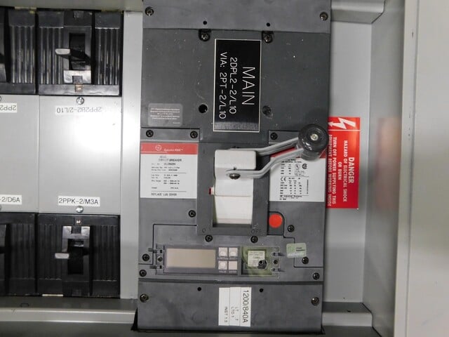 1200 Amp. General Electric CCB/-2, Panelboard, 208/120 V, 3 phase, 4 W, 14 breakers - Image 5