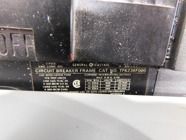 1200 Amp. General Electric CCB/-2, Panelboard, 208/120 V, 3 phase, 4 W, 14 breakers - Image 9