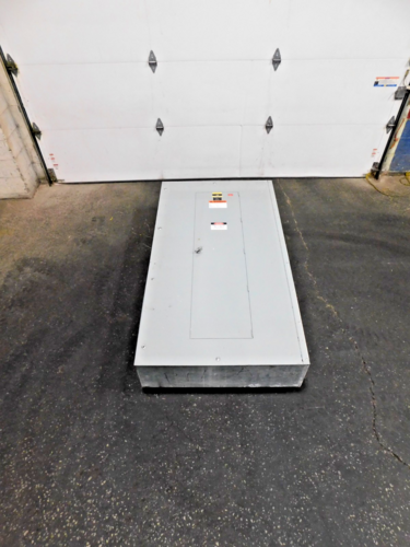 600 Amp. General Electric CCB-2, Panelboard, 208/120 V, 3 phase, 4 W, 17 breakers - Image 2