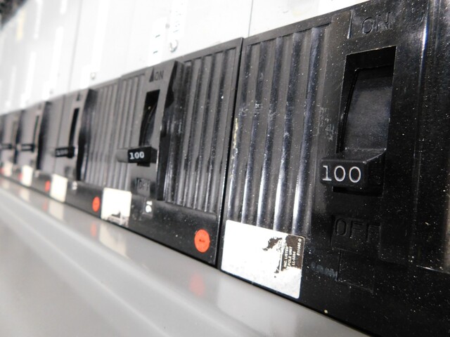 600 Amp. General Electric CCB-2, Panelboard, 208/120 V, 3 phase, 4 W, 17 breakers - Image 6