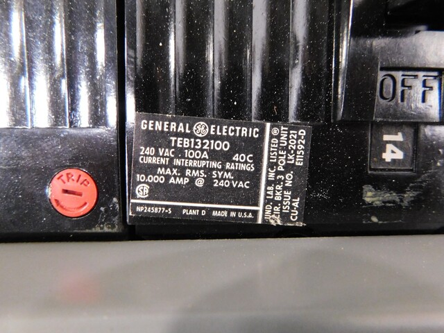 600 Amp. General Electric CCB-2, Panelboard, 208/120 V, 3 phase, 4 W, 17 breakers - Image 7