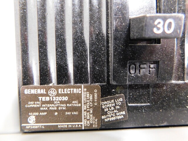 600 Amp. General Electric CCB-2, Panelboard, 208/120 V, 3 phase, 4 W, 17 breakers - Image 8