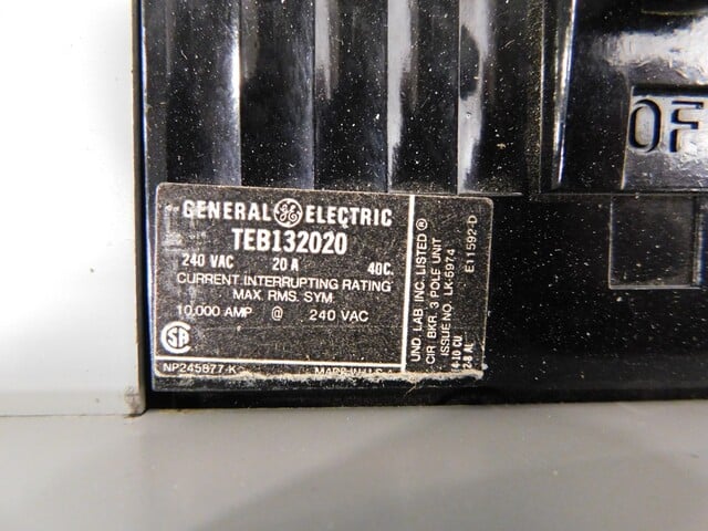 600 Amp. General Electric CCB-2, Panelboard, 208/120 V, 3 phase, 4 W, 17 breakers - Image 9