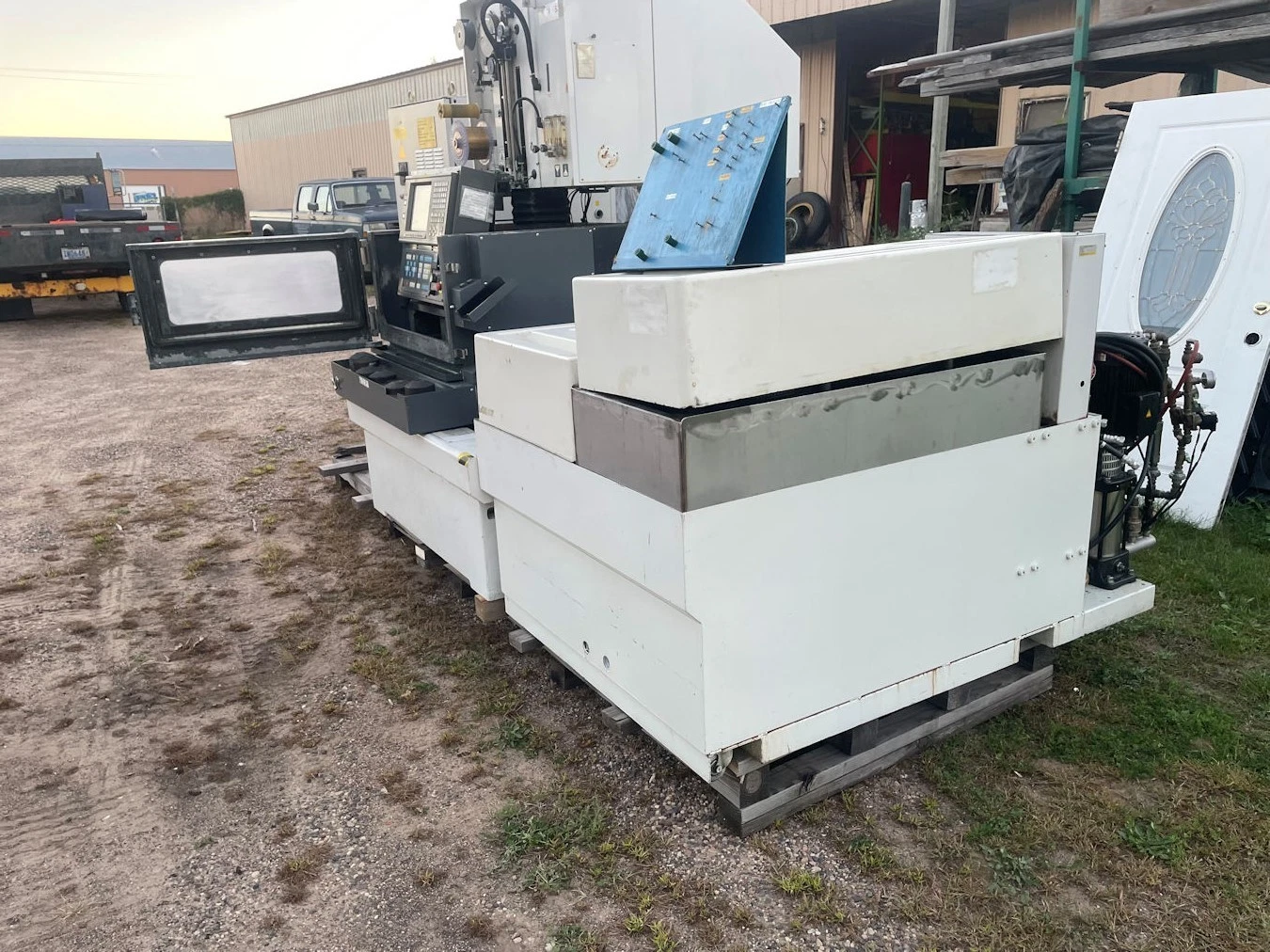 Fanuc #Robocut-Alpha-1B, Electrical Discharge Machine Machine, FOR PARTS, 220 V., 1996 - Image 3