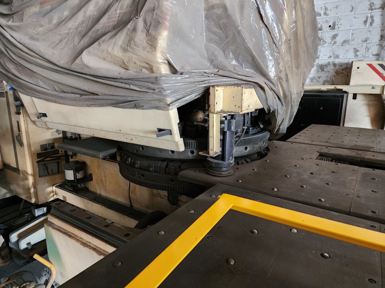 30 Ton, Strippit #FC-1250-MH, Punch Press, FOR PARTS, 42 station turret, 50" throat, roller ball table - Image 3