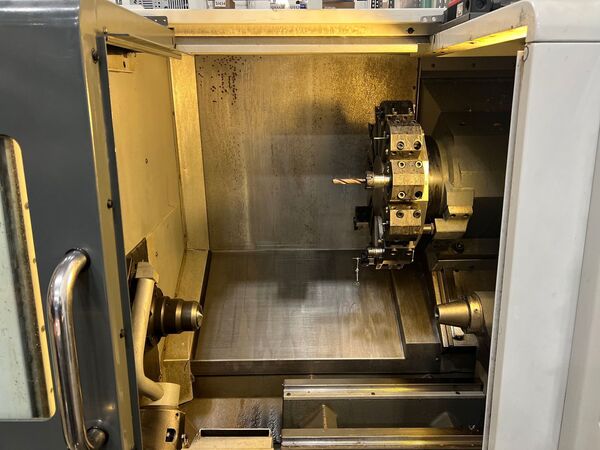 Haas #ST-20, CNC lathe, 31.7" swing, 8" chuck, 2" bar, 20 HP, 4000 RPM, chip conveyor, 2013 - Image 4