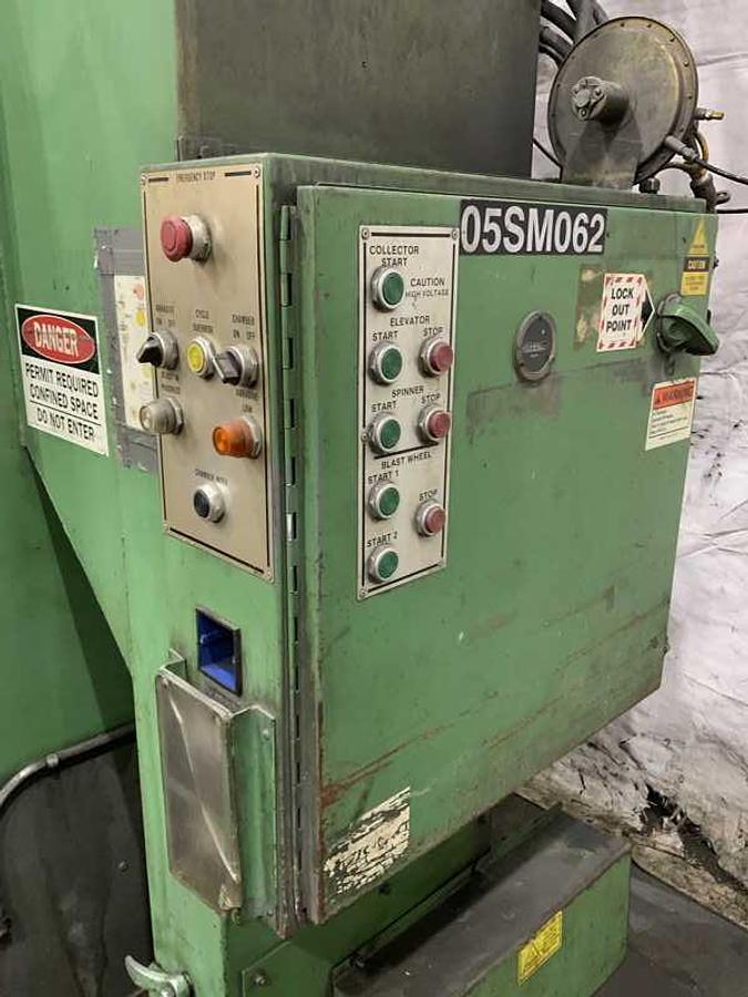 Goff #2460S, (2) 15 HP direct drive blast wheels, indexing chambers, CFS foundry duty seperator, 1992 - Image 3