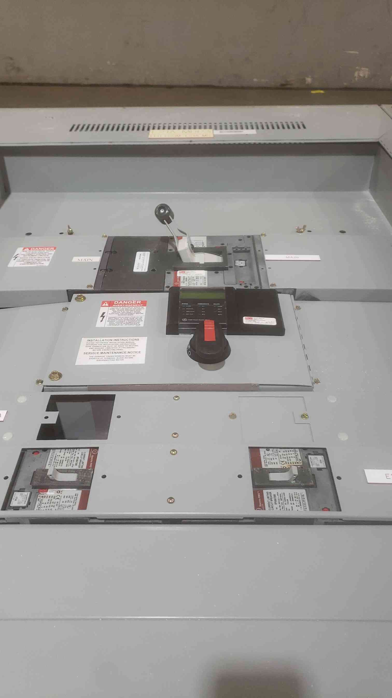 600 Amps, GE Spectra Series, Panelboard, 480 VAC, 3PH, 3W, Top Feed, 3 Breaker - Image 6