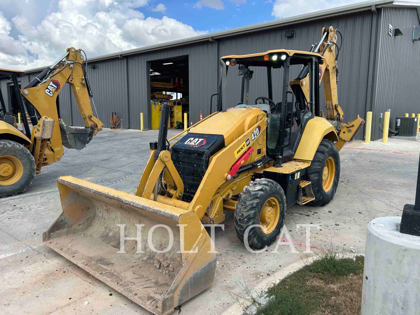 Cat 42007, Backhoe Loader, 1093 hours, S/N: H8T03286, 2023 - Image 1