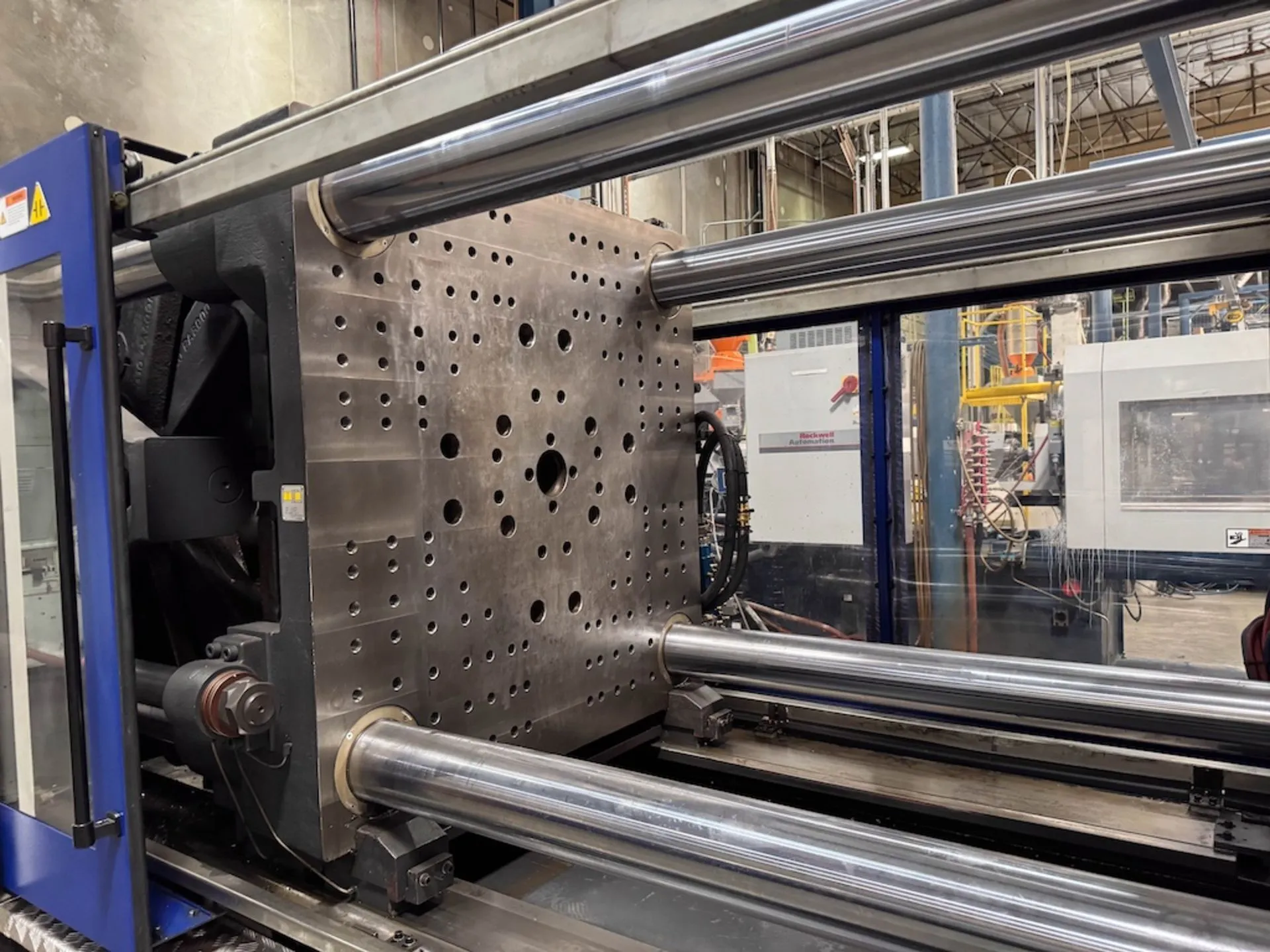 899 Ton, 95.98 oz., Haitian #MA8000II-6800, horizontal plastic injection molder, 39.37" x 39.37" tie bar - Image 3