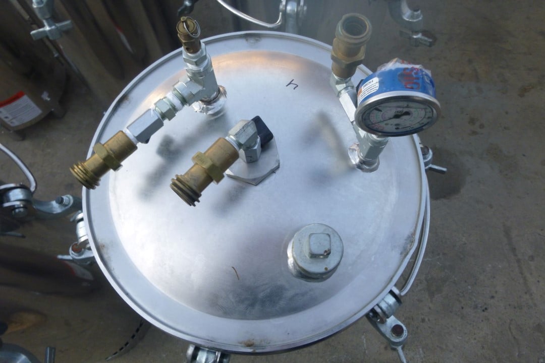 15 gallon Binks 1430-4134, Stainless steel tank, 14" x 26.5", 110 psi (9 available) - Image 3