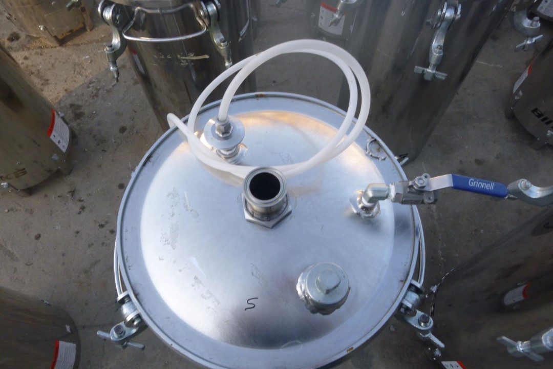 15 gallon Binks 1430-4134, Stainless steel tank, 14" x 26.5", 110 psi (9 available) - Image 5